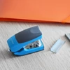 Kép 4/4 - Tűzőgép 15lap, 24/6, mini Bluering® M322 világoskék test